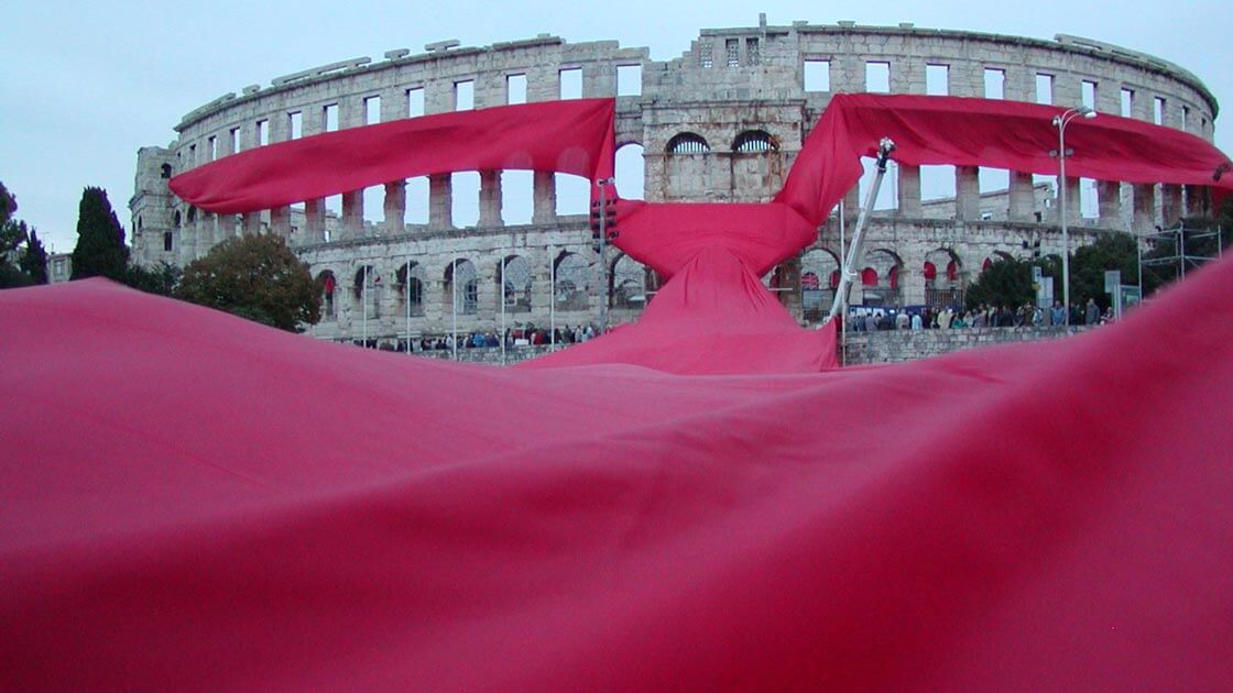 The biggest tie in then world wrapped around the Pula Amfiteatar